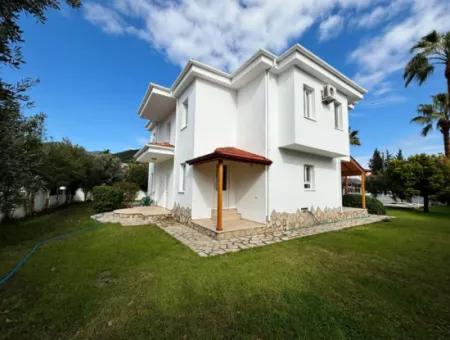 Fashionable House On Large Plot