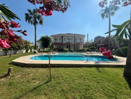 Fashionable House On Large Plot