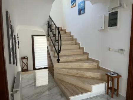 Stunning Detached Private Villa