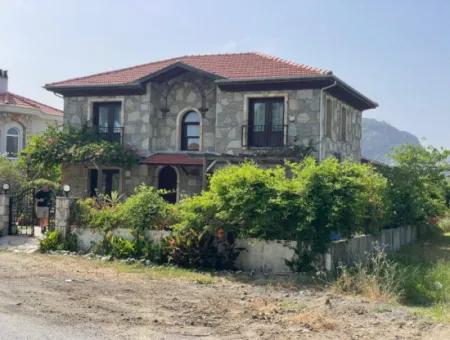Dalyan Arıkbaşında 750 M2 Arsa İçerisinde Satılık Müstakil Villa
